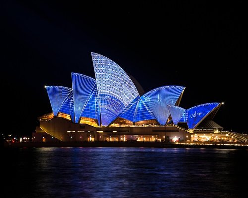 Sydney harbour and iconic architecture